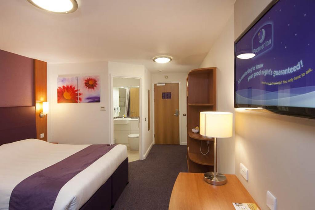 Premier Inn Newcastle City Centre Millennium Bridge Exterior photo