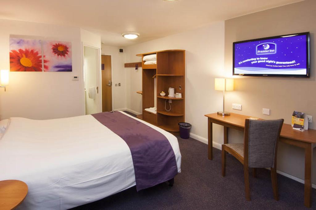 Premier Inn Newcastle City Centre Millennium Bridge Exterior photo