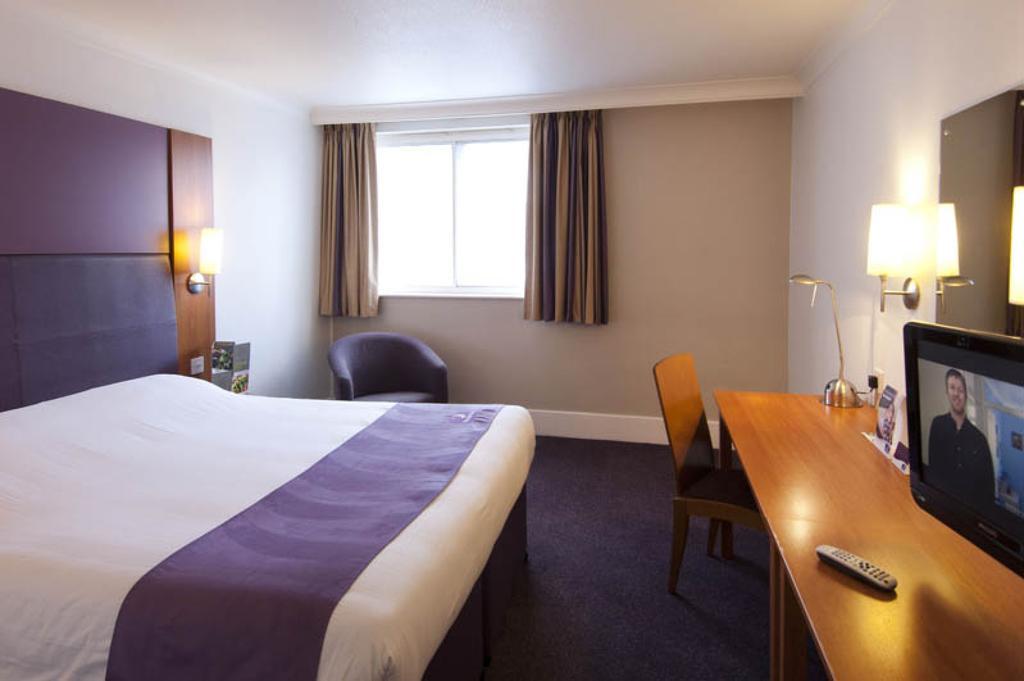 Premier Inn Newcastle City Centre Millennium Bridge Exterior photo